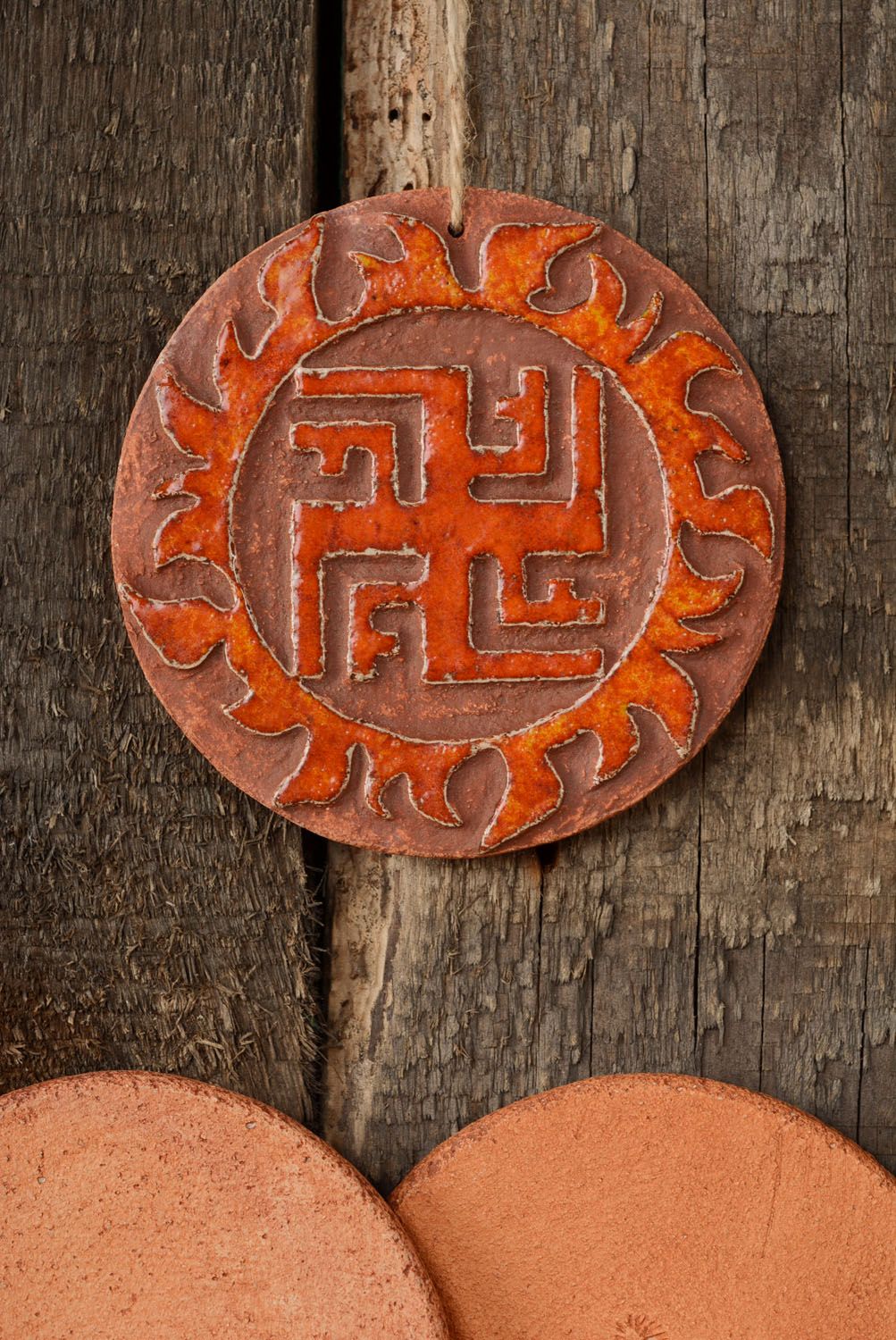 Handmade Keramik Wandteller Amulett Maritschka foto 4