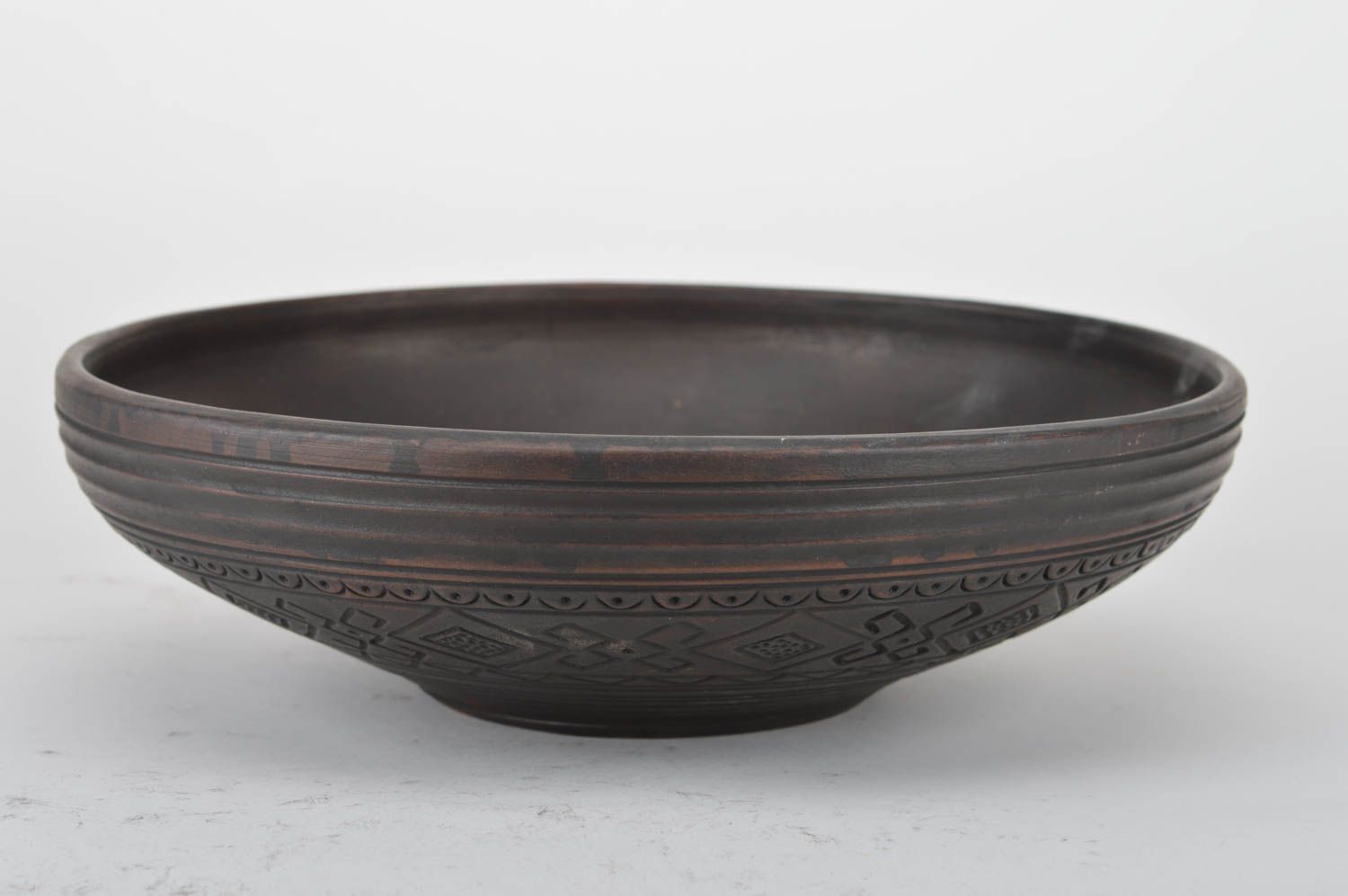 Handmade decorative dark ceramic fruit bowl eco friendly red clay plate 1.5 l photo 2