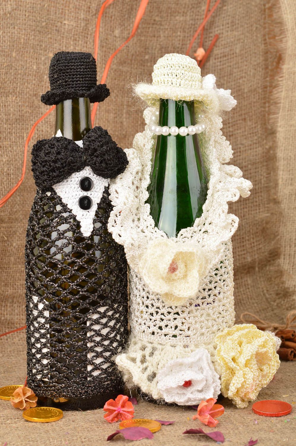 Свадебные костюмы на бутылки смокинг и платье вязаные ручной работы красивые фото 1