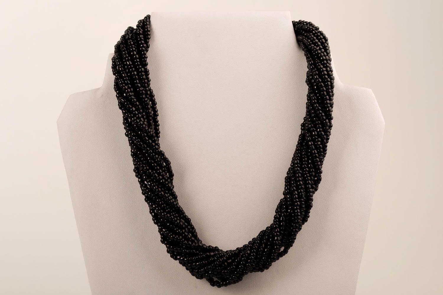 Collar de abalorios artesanal negro elegante regalo original bisutería de moda foto 1