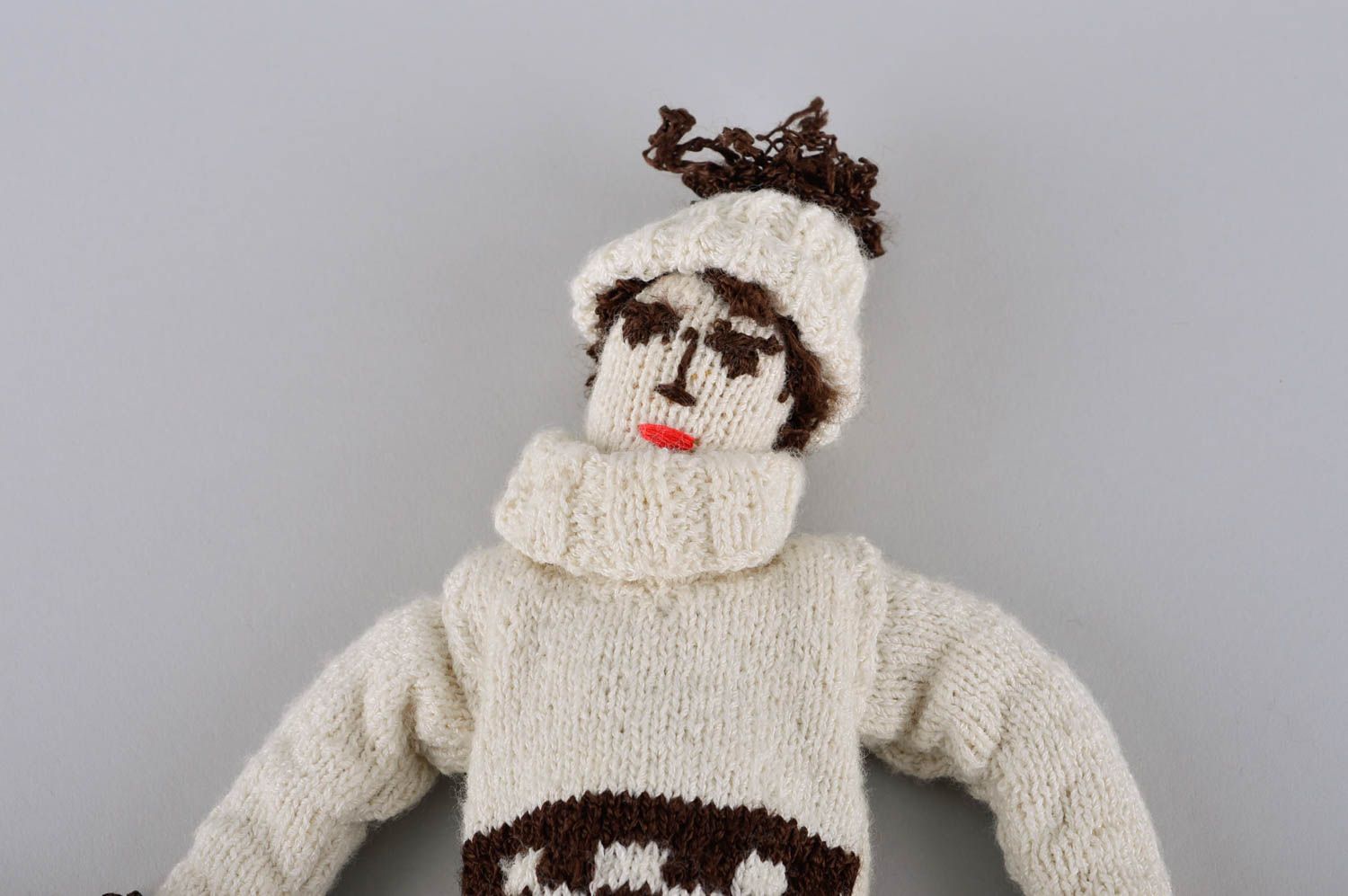 Peluche tricotée au crochet Jouet fait main Skieur en pull Cadeau enfant photo 5