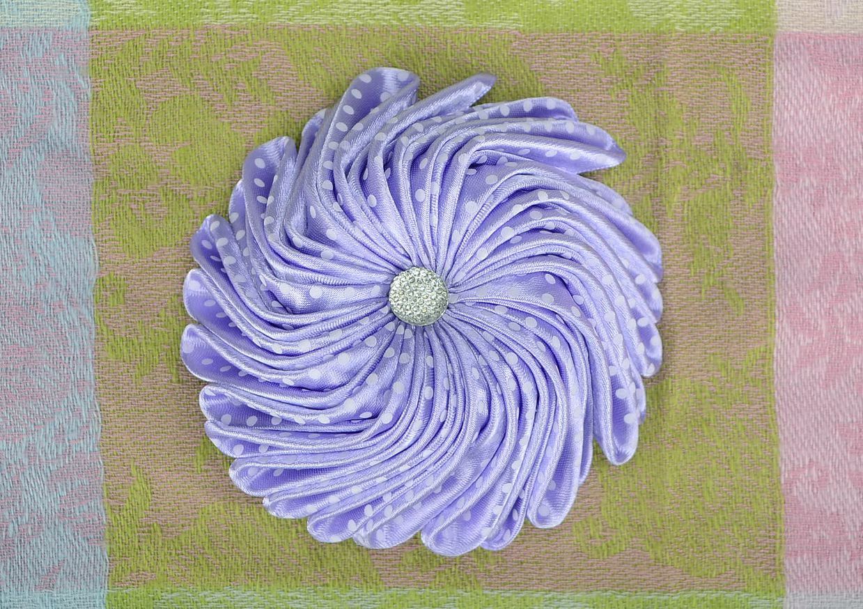 Резинка для волос с атласным цветком Фиолетовая фото 5