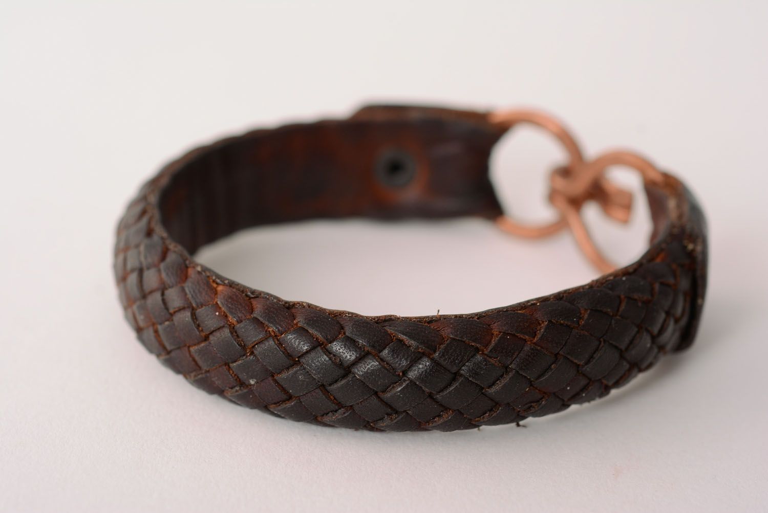 Thin leather bracelet photo 5