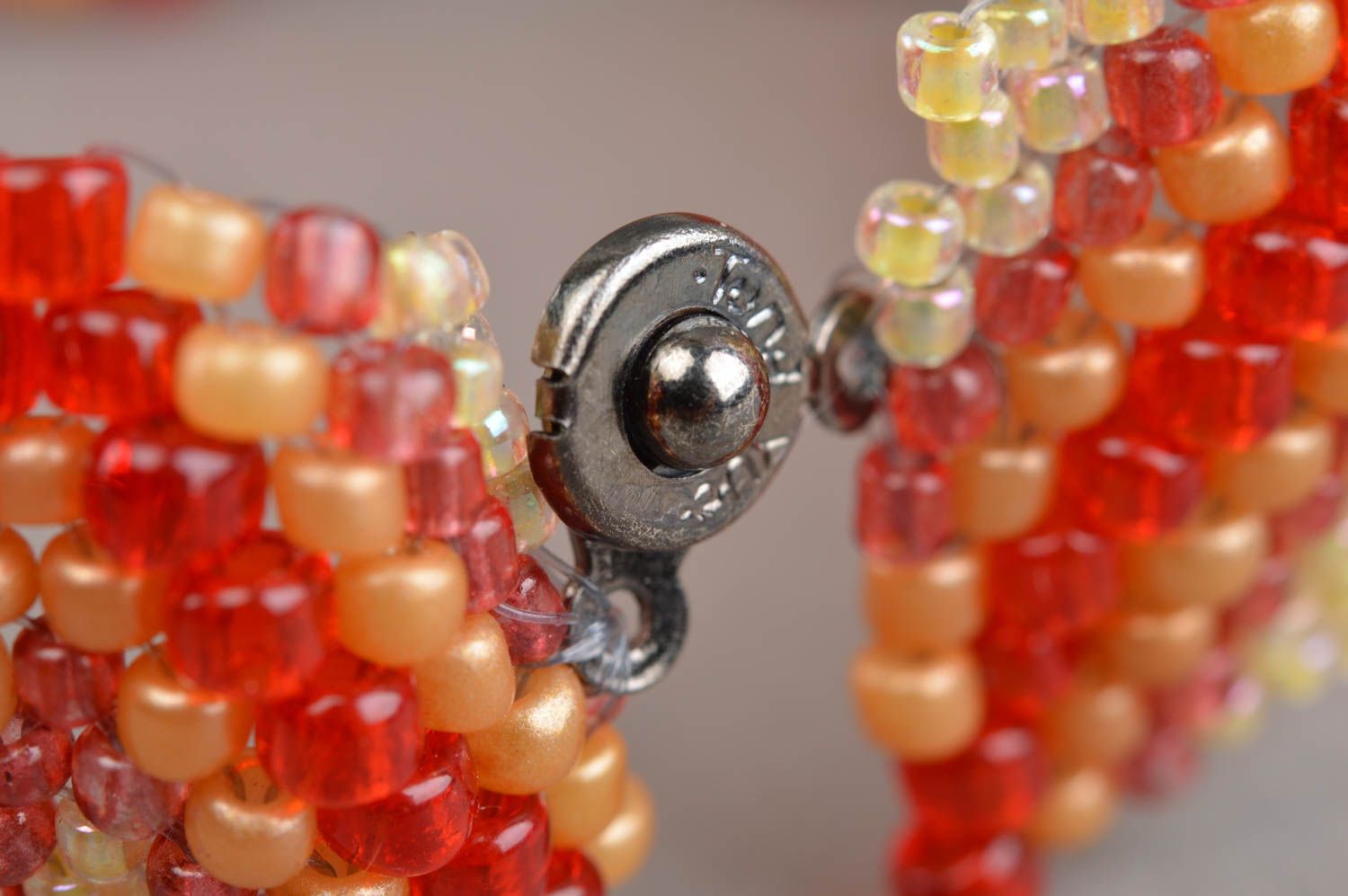 Bracelet en perles de rocaille fait main bijou pour femme Coquille rouge photo 4