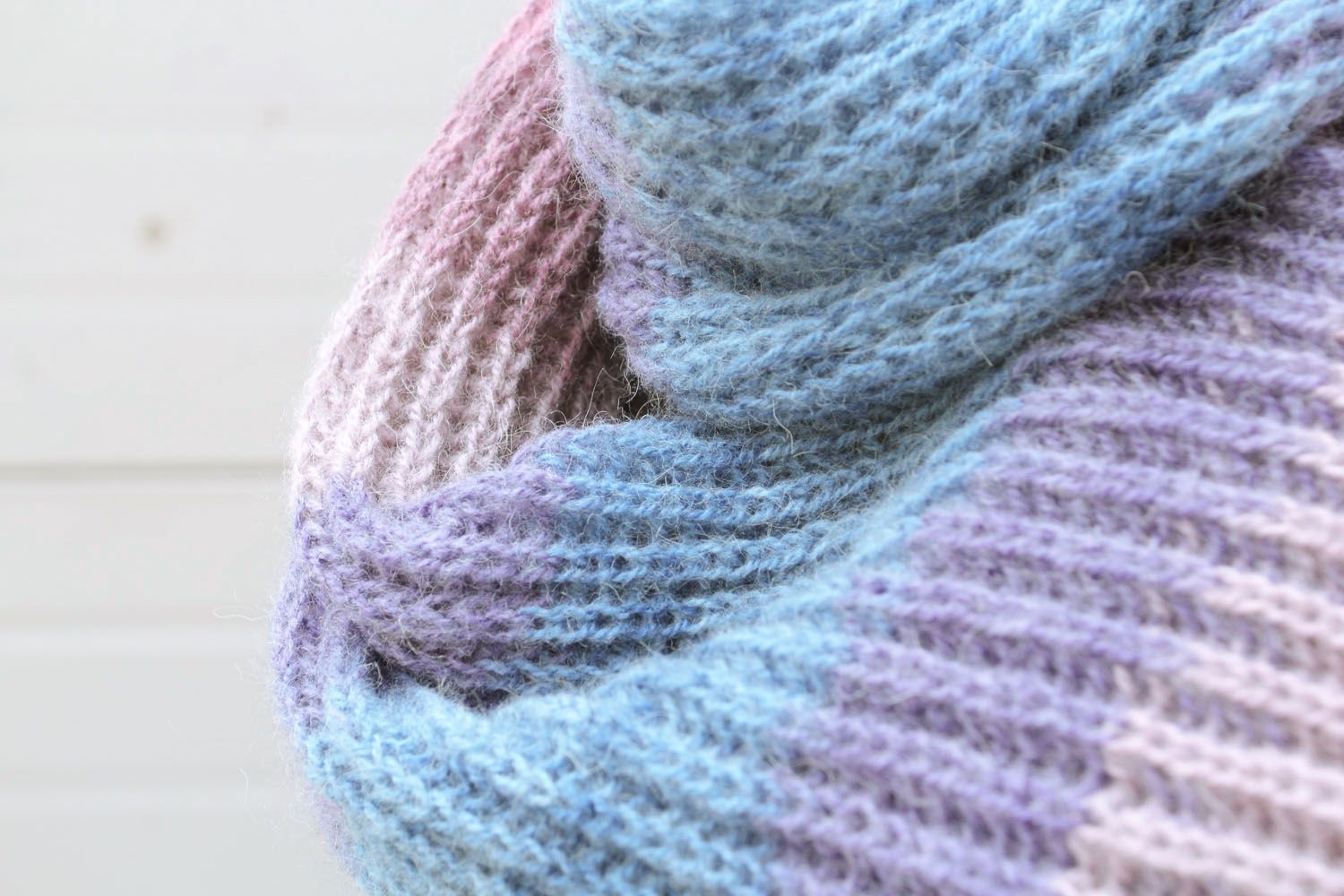 Écharpe féminine tricotée à la main originale photo 4