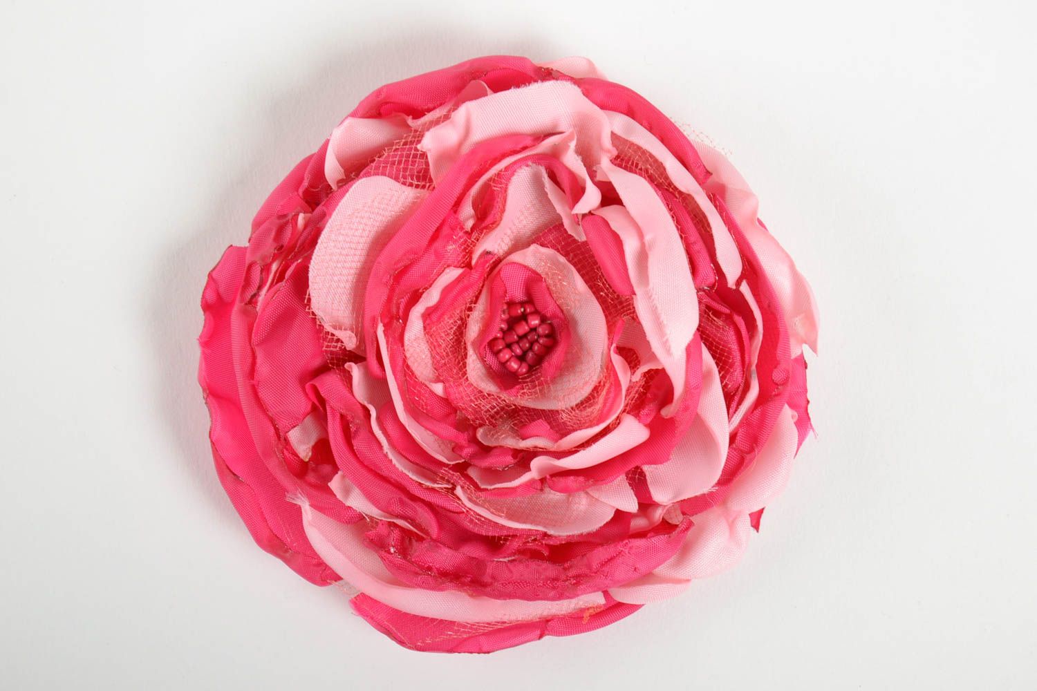 Объемная текстильная брошь из лент в виде цветка розы на булавке ручная работа фото 4