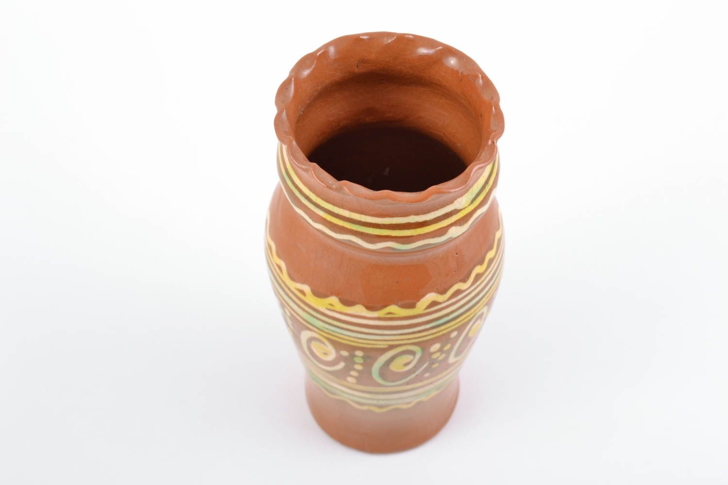 Небольшая ваза необычной формы из глины с росписью коричневая ручной работы фото 4