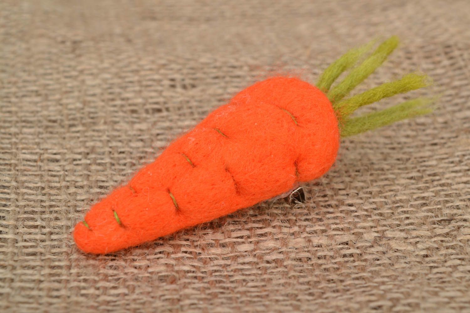 Wool brooch Carrot photo 1
