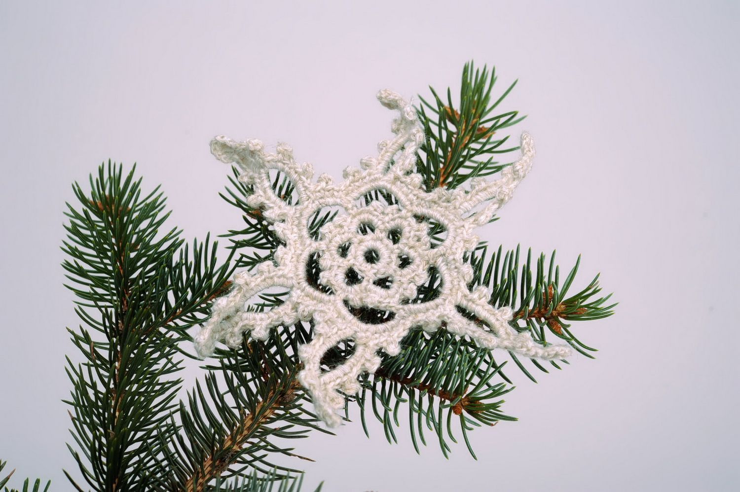 Jouet de Noël en forme de cristal de neige tricoté photo 2