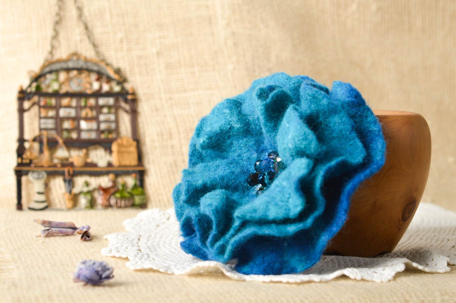 Broche Barrette fleur faite main grande bleue en laine feutrée Accessoire femme photo 1