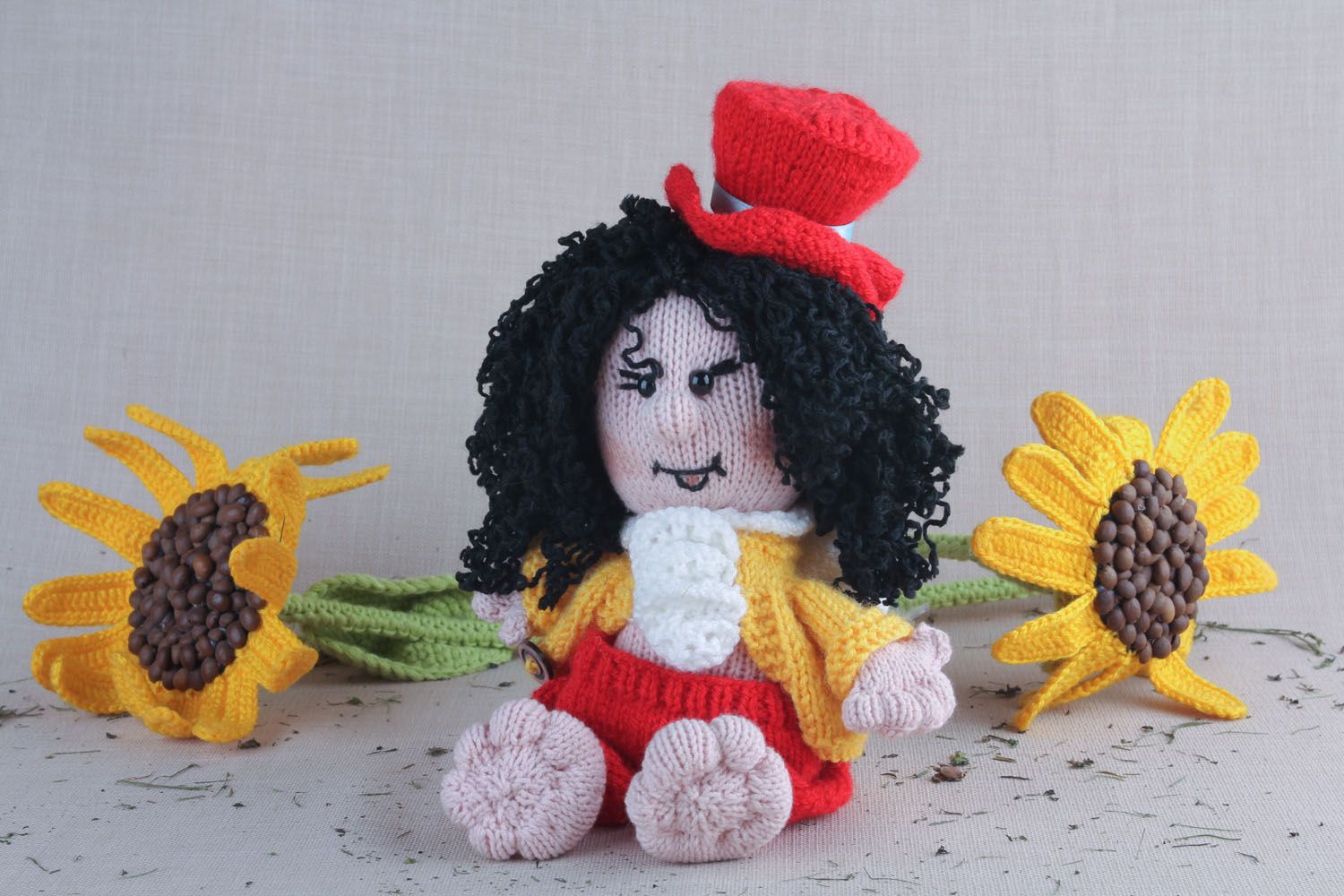 Brinquedo macio têxtil feito à mão de tecido para decoração Príncipe foto 1