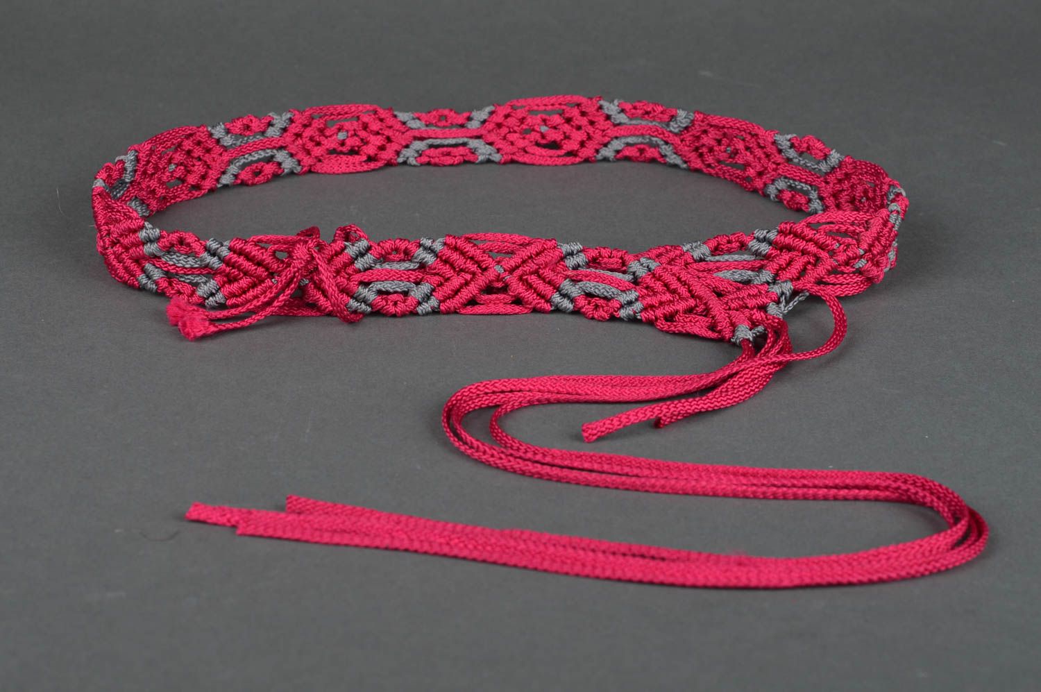 Handmade female grey and crimson belt made of laces using macrame technique photo 3