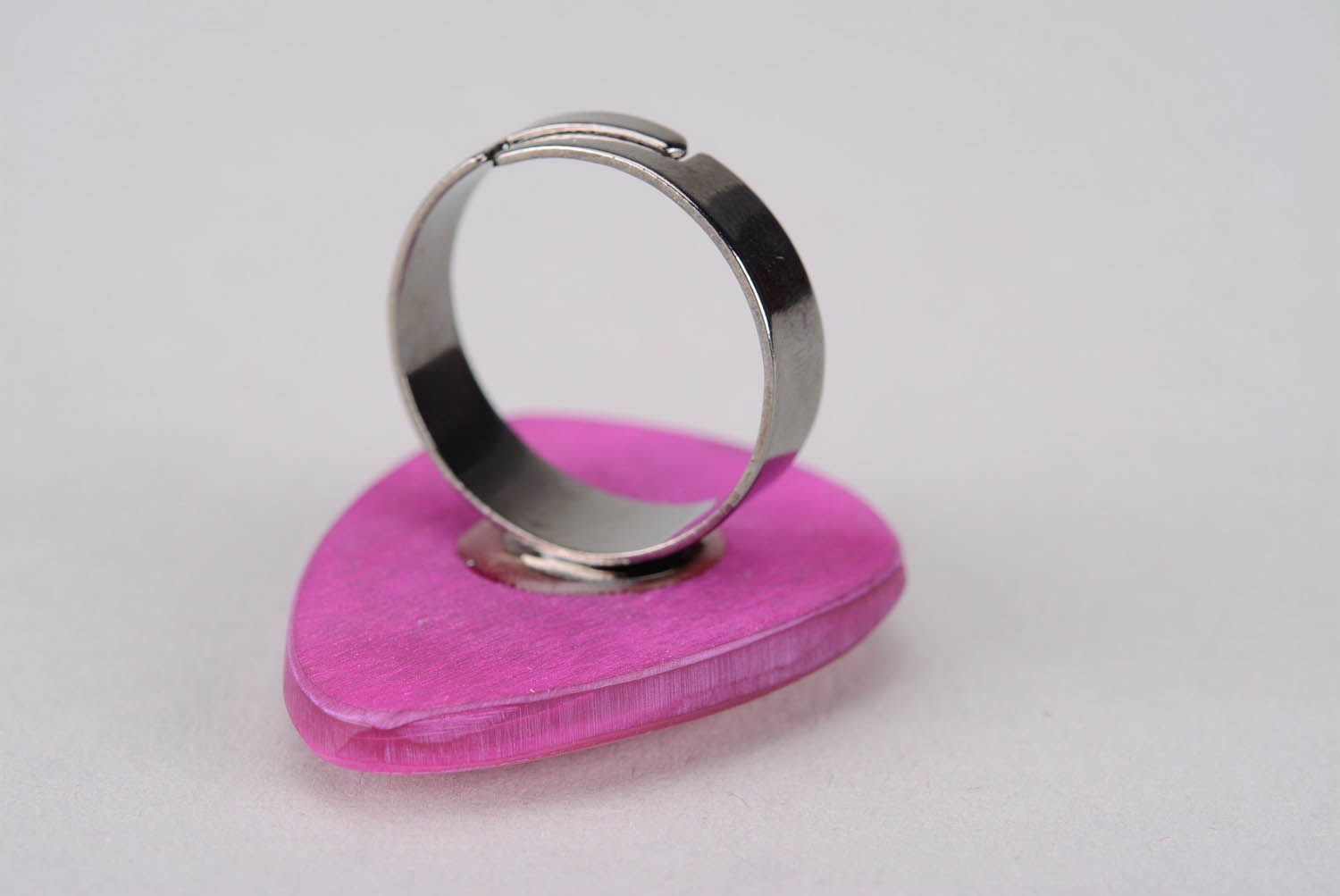 Дизайнерское кольцо из рога фото 2