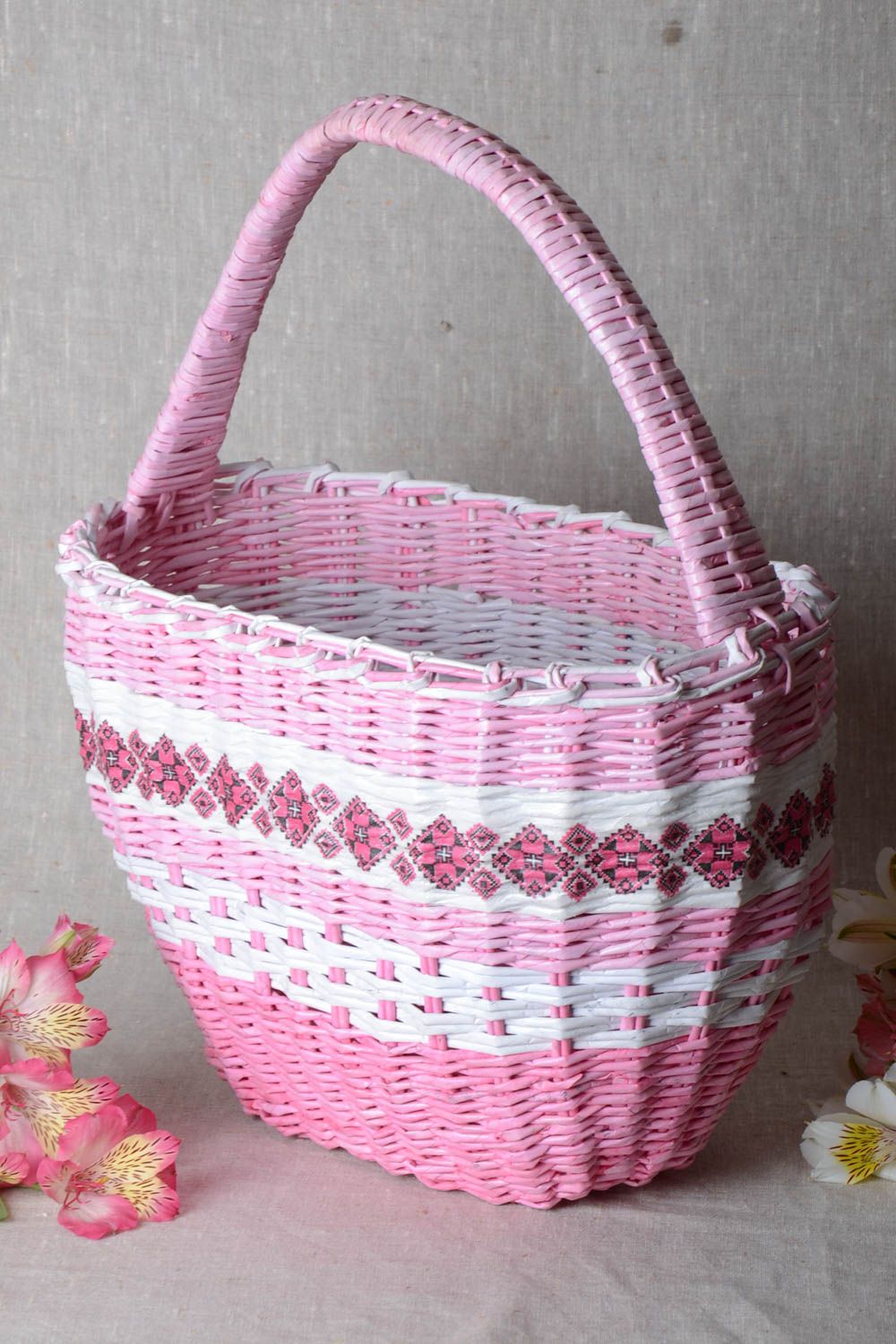 Woven basket made of paper rod small pink with white handmade photo 1