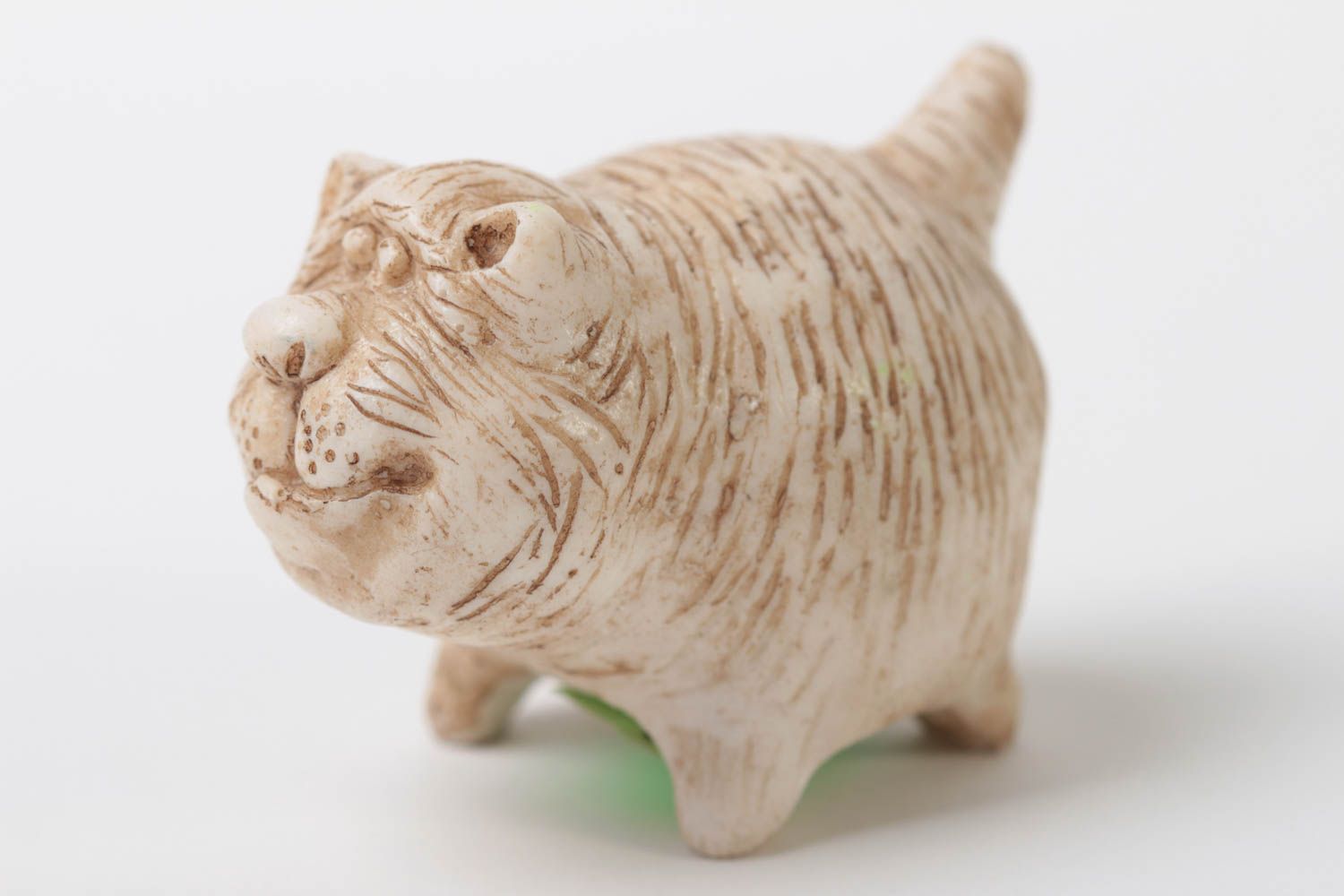 Хендмейд статуэтка из полимерной смолы в виде кота авторская маленькая фото 2
