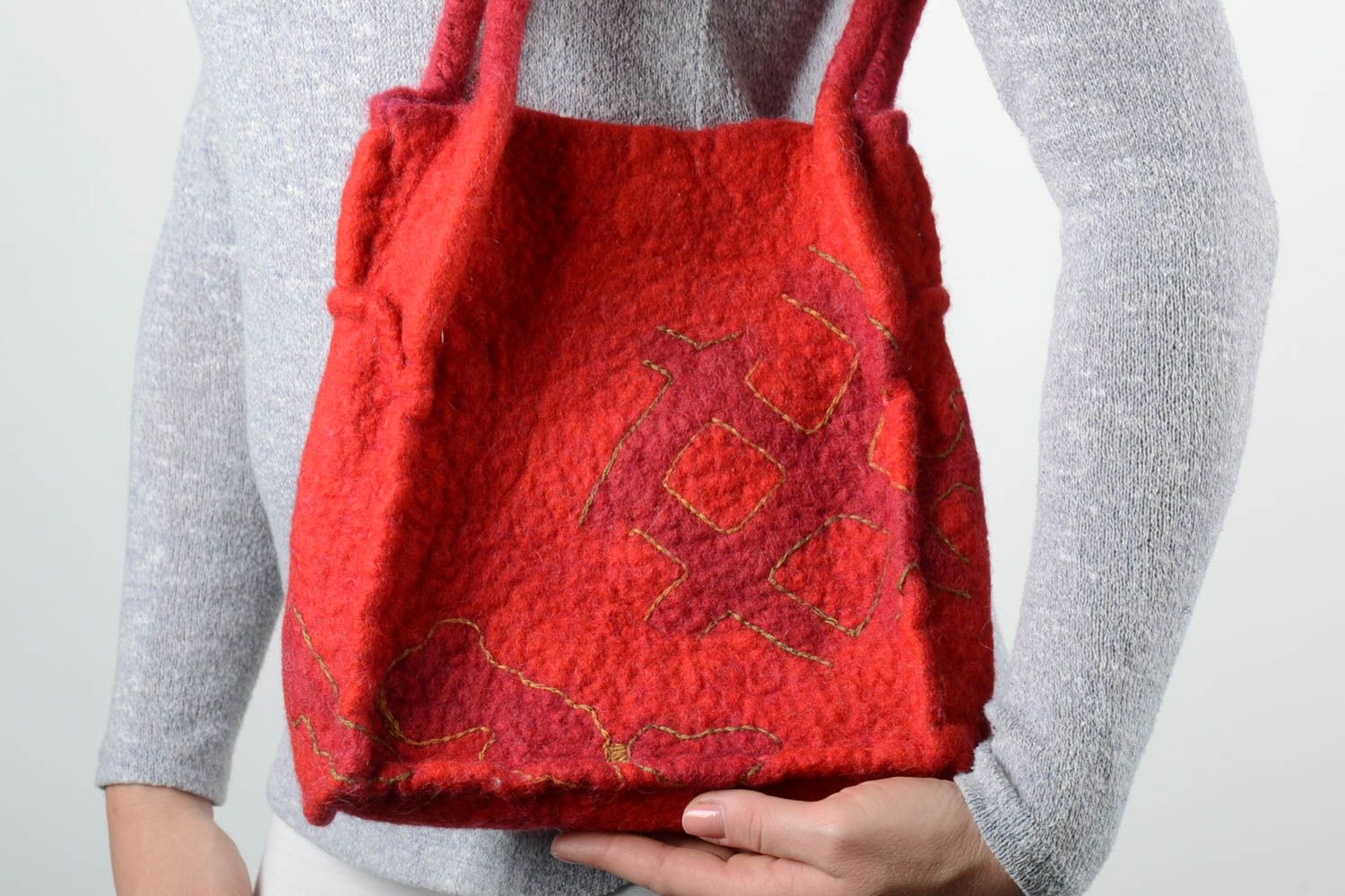 Handmade Damen Tasche in Rot Accessoire für Frauen Tasche aus Wolle gefilzt foto 2
