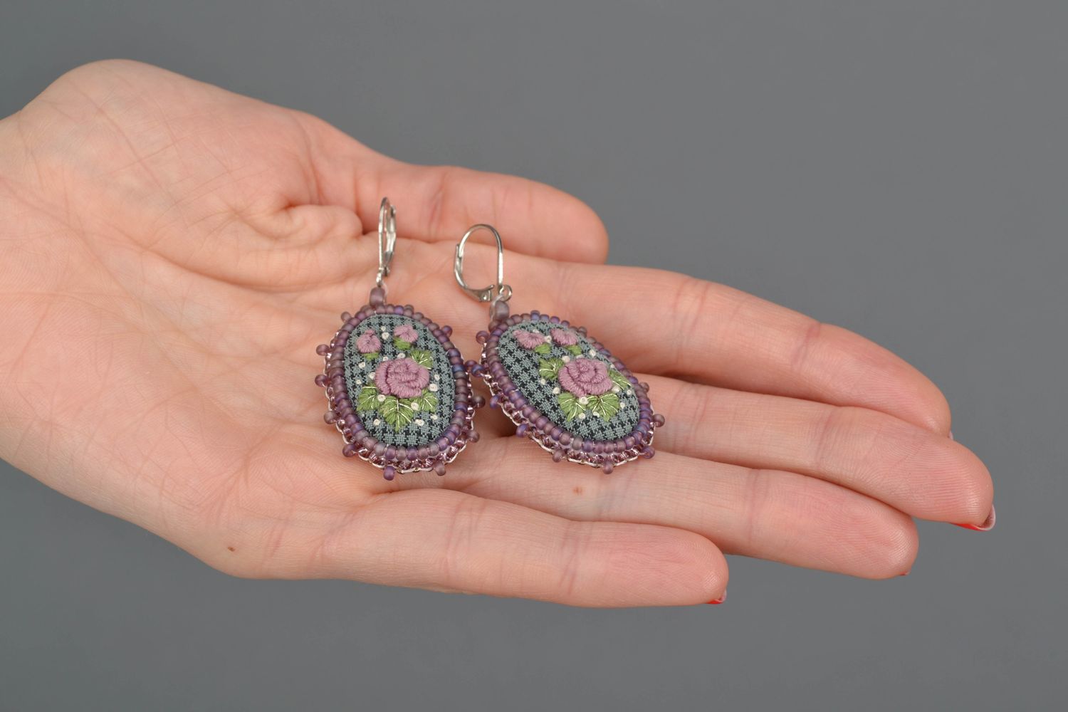 Long embroidered earrings photo 2