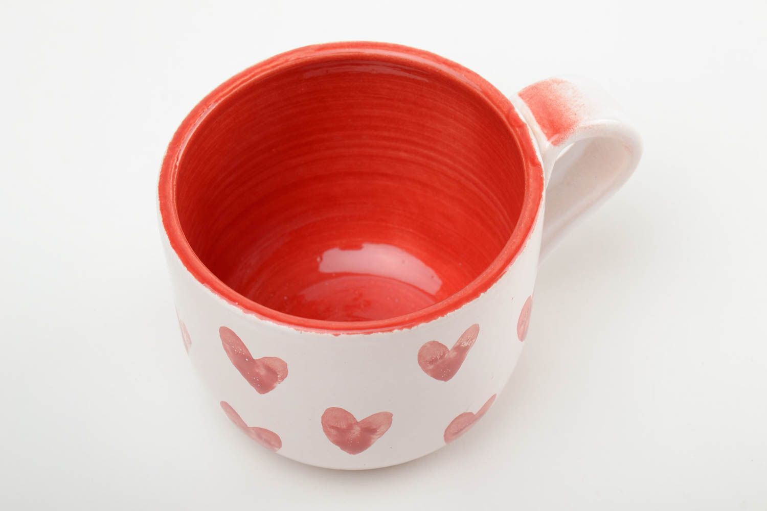 Handgemachte Ton Tasse mit Bemalung von Glasur und Emaille rote Herzen 400 ml foto 2