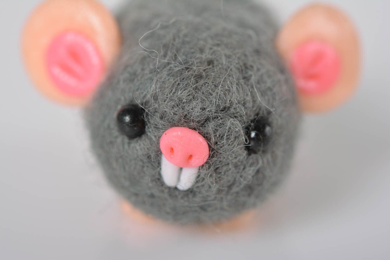 Игрушка из полимерной глины фигурка ручной работы фигурка животного мышонок фото 2