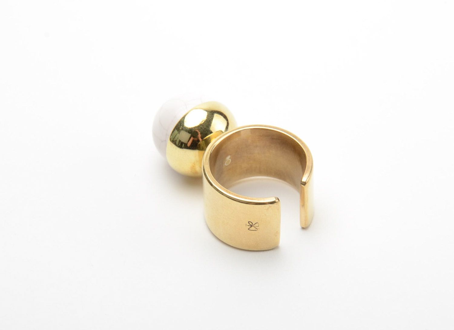 Handmade designer ring with massive latten basis and white round ceramic bead photo 4