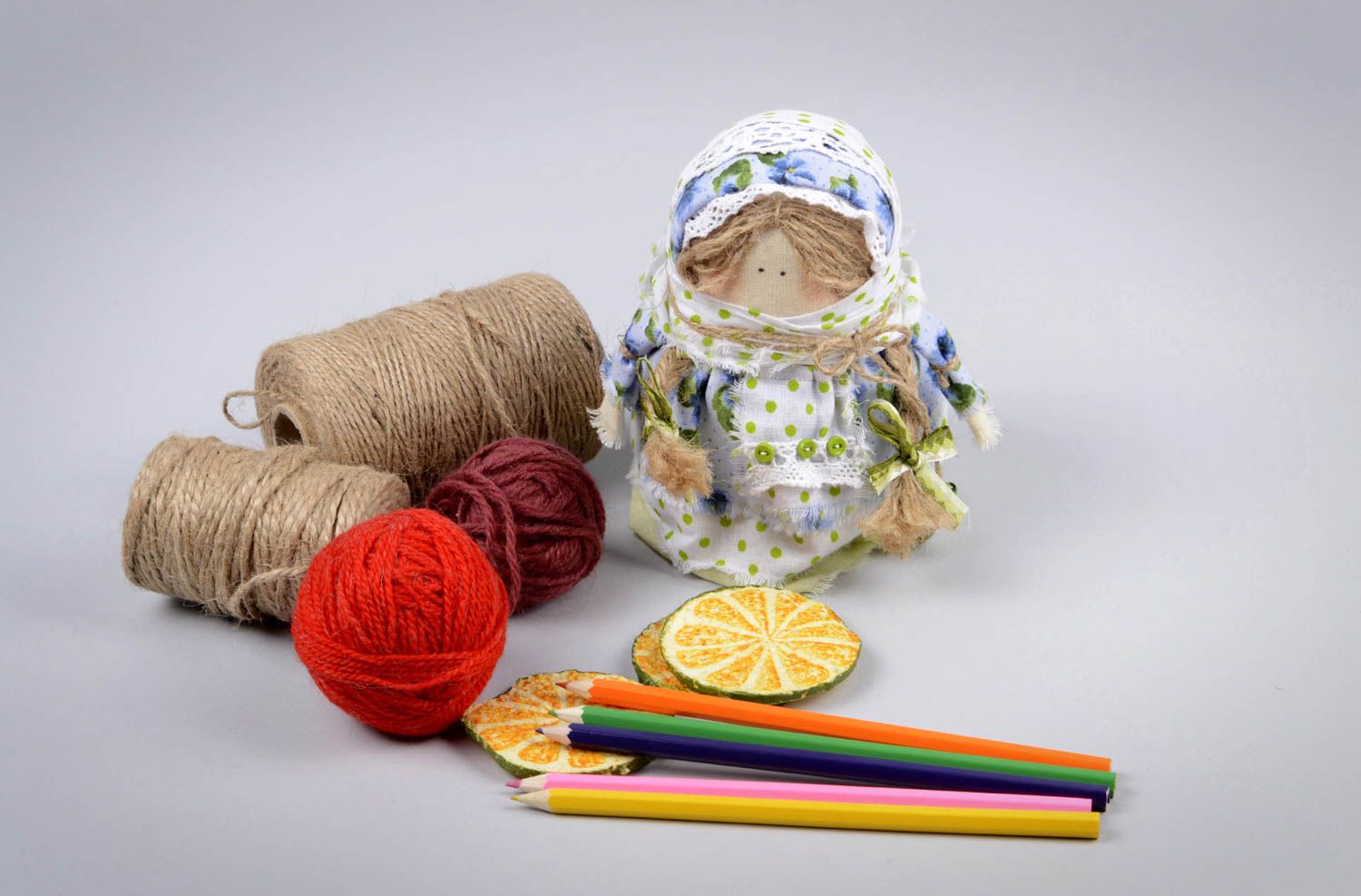  Muñeca de tela hecha a mano juguete tradicional con granos objeto de decoración foto 5