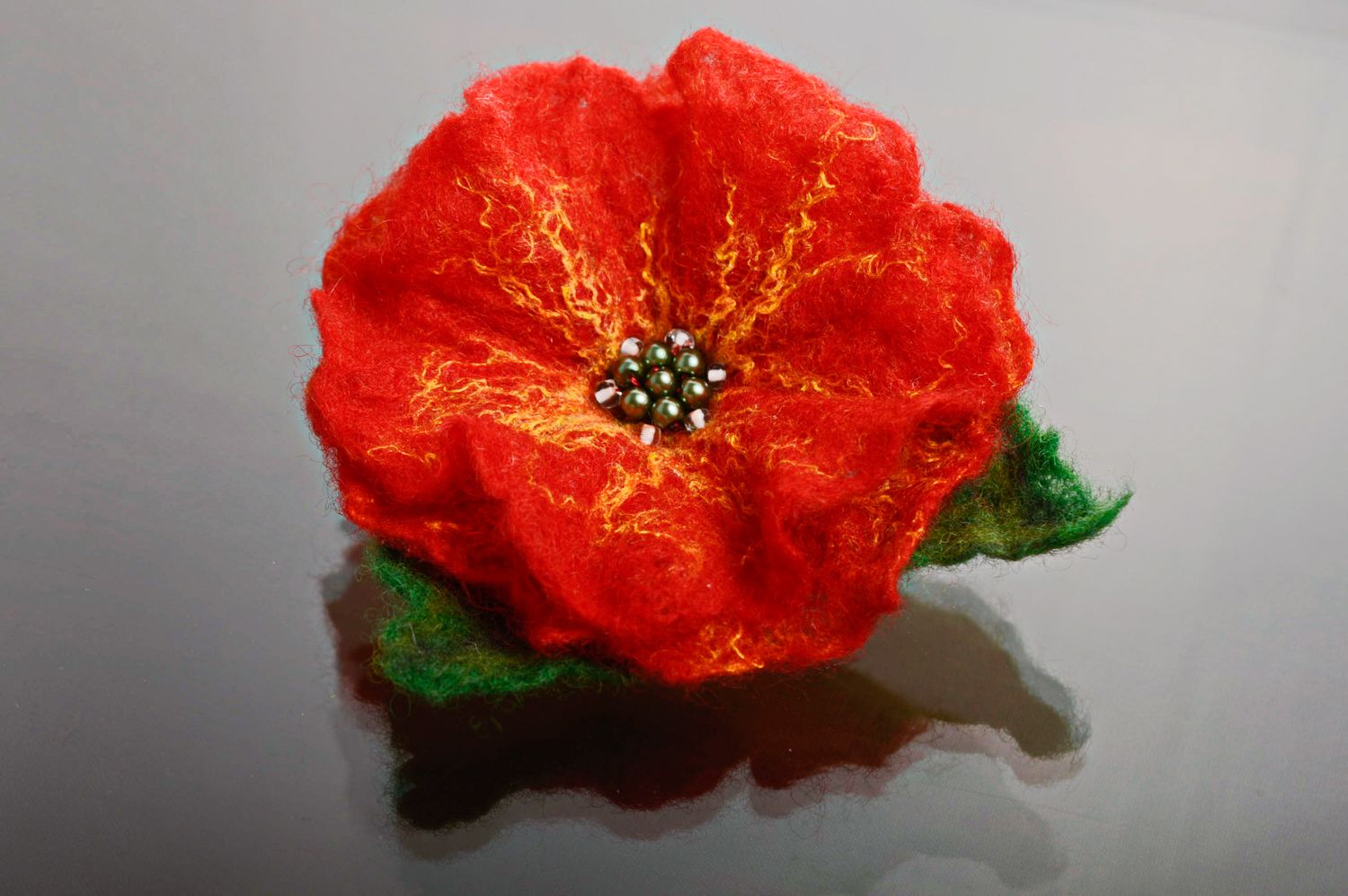 Red felted wool floral brooch photo 1