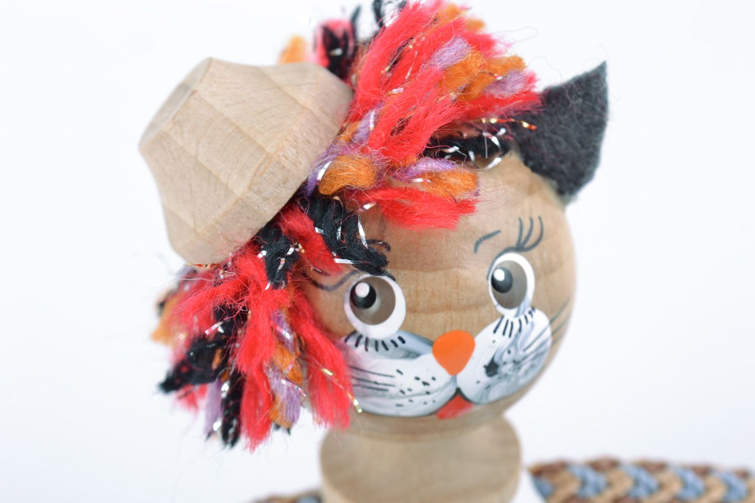 Деревянная игрушка веселый кот ручной работы с росписью детская смешная фото 3