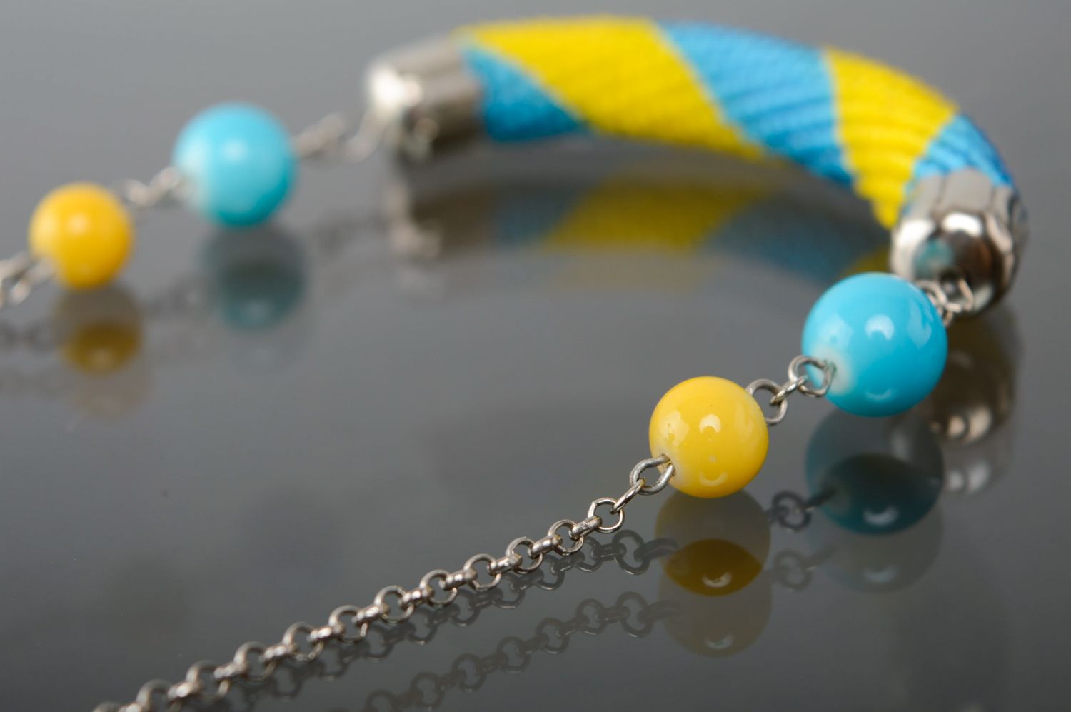 Long yellow and blue beaded necklace with metal chain photo 3