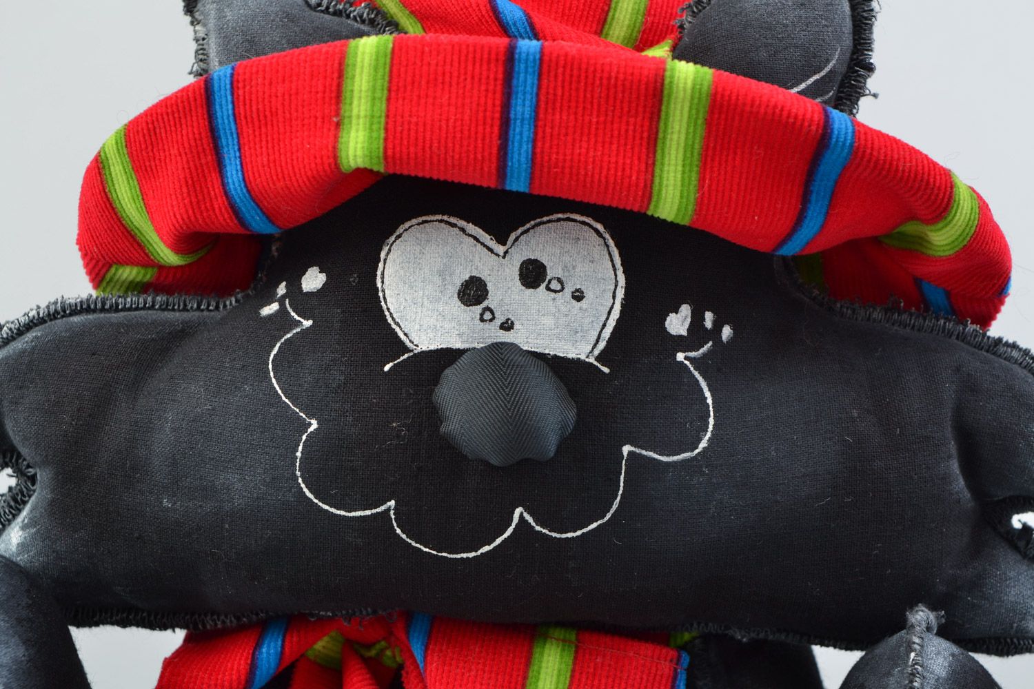 Peluche chat noir avec bonnet faite main de créateur décorative cadeau enfant photo 4