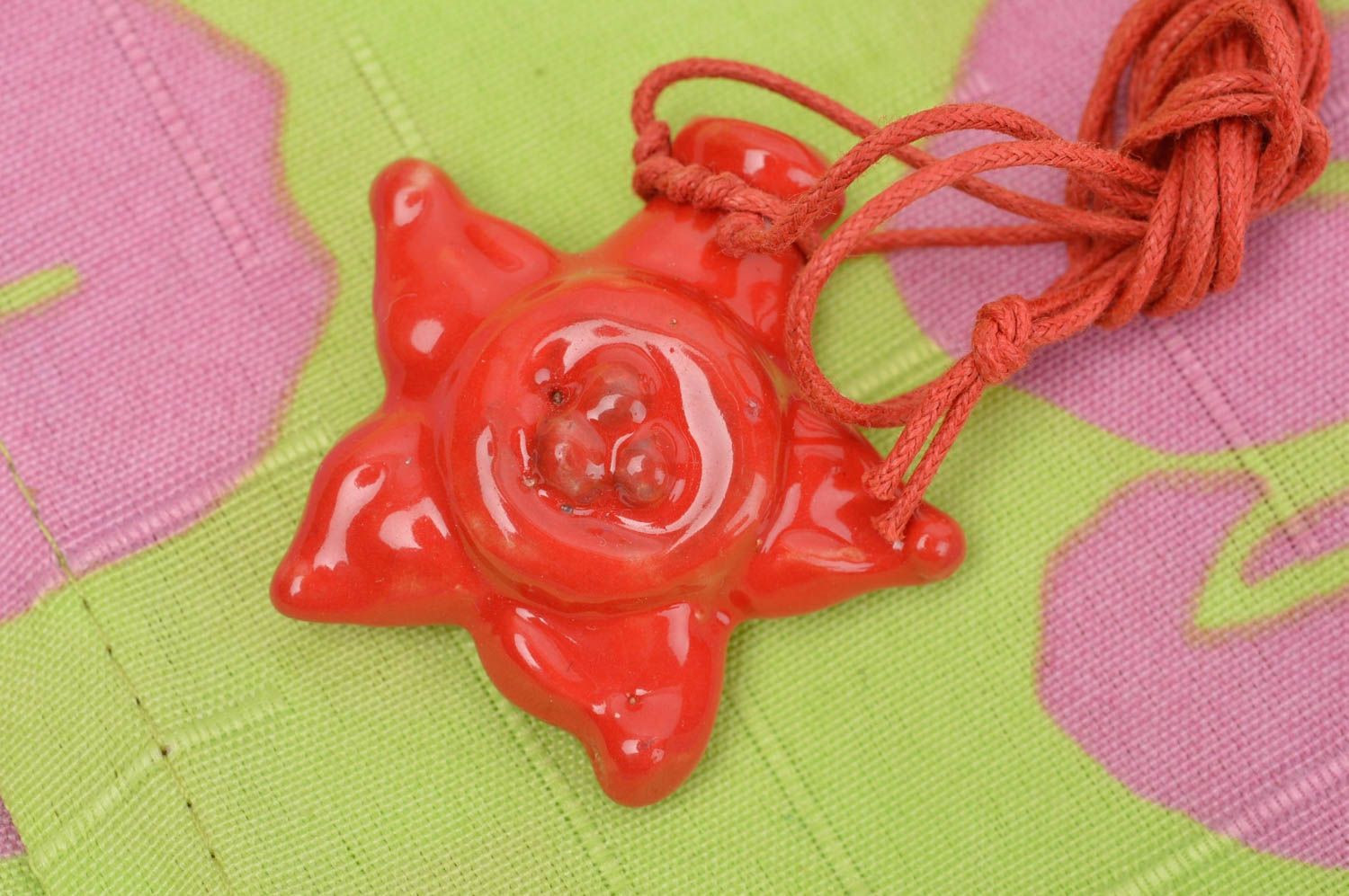 Кулон ручной работы глиняный аромакулон украшение на шею Красная звезда фото 1