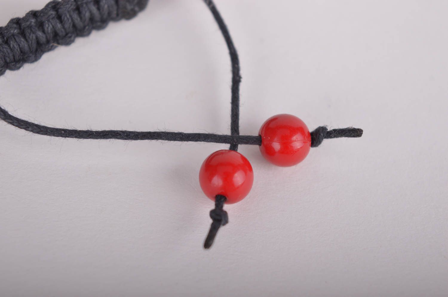 Red hot beads and black cord strand bracelet for women photo 3