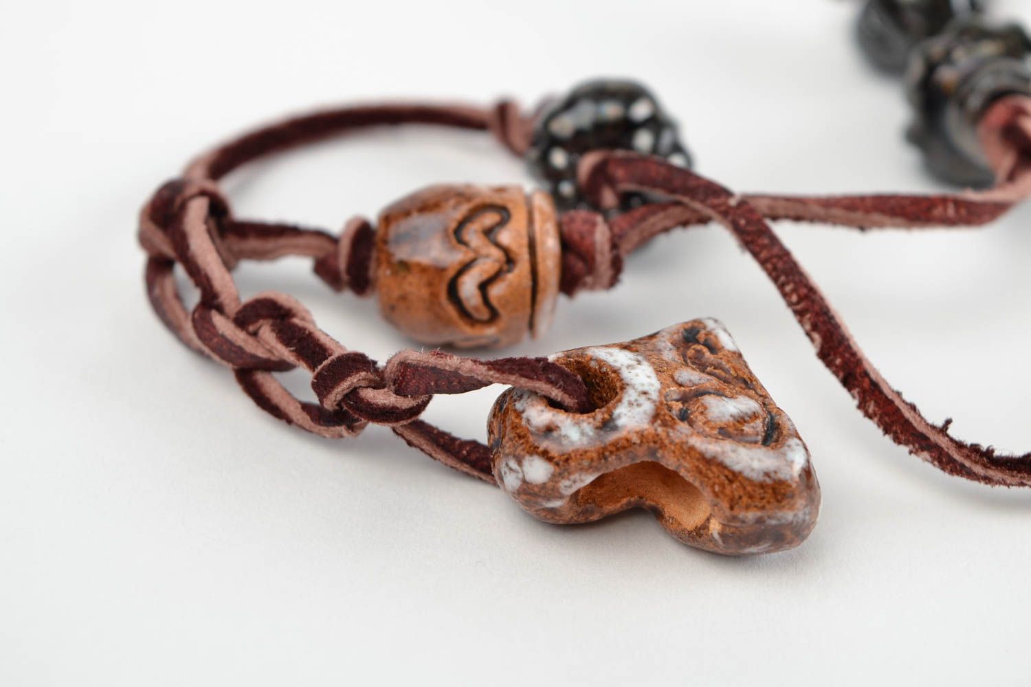 Глиняный аромакулон авторский кулон ручной работы украшение на шею на шнурке фото 3
