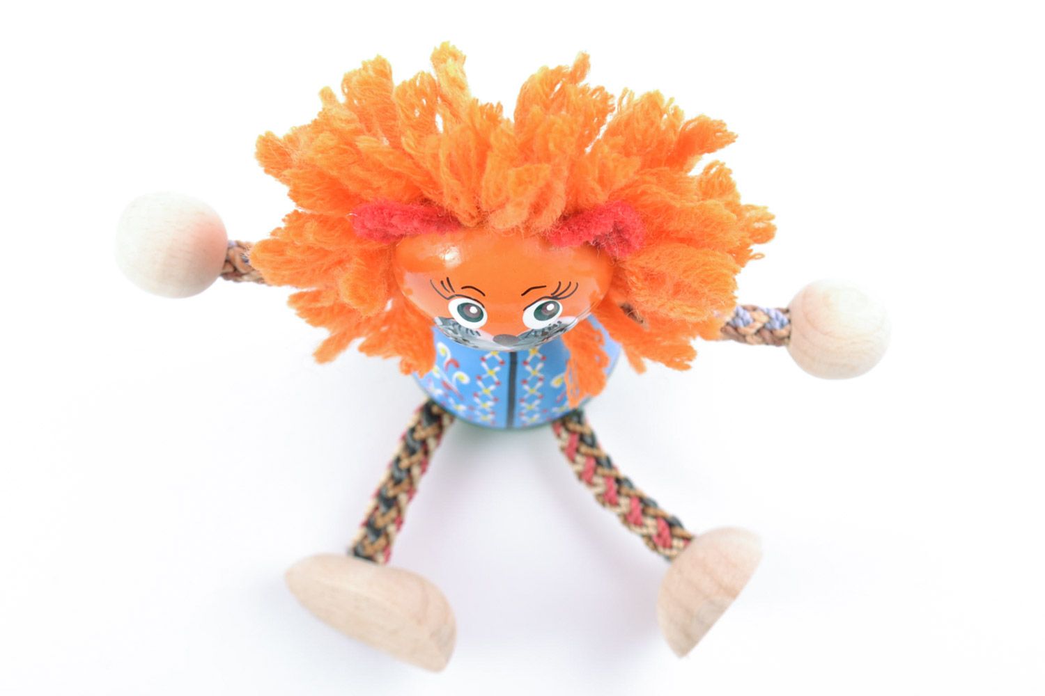 Деревянная эко игрушка львенок смешной яркий необычный маленький ручной работы фото 3