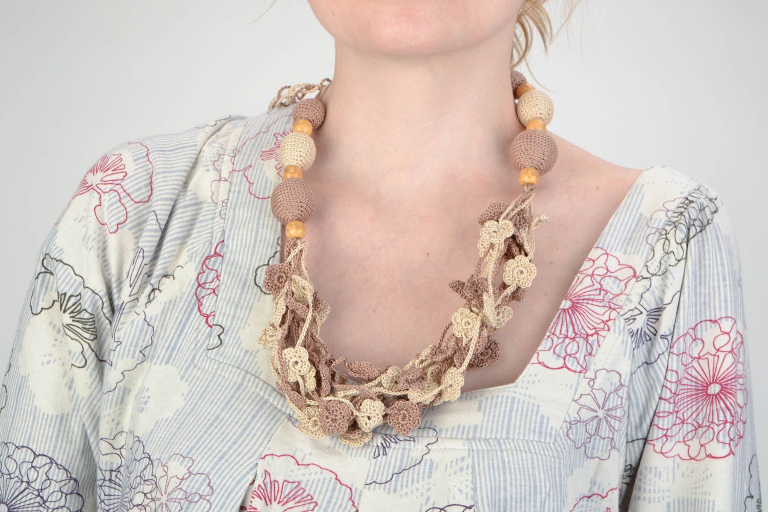 Handmade women's crochet necklace with wooden beads and flowers photo 1