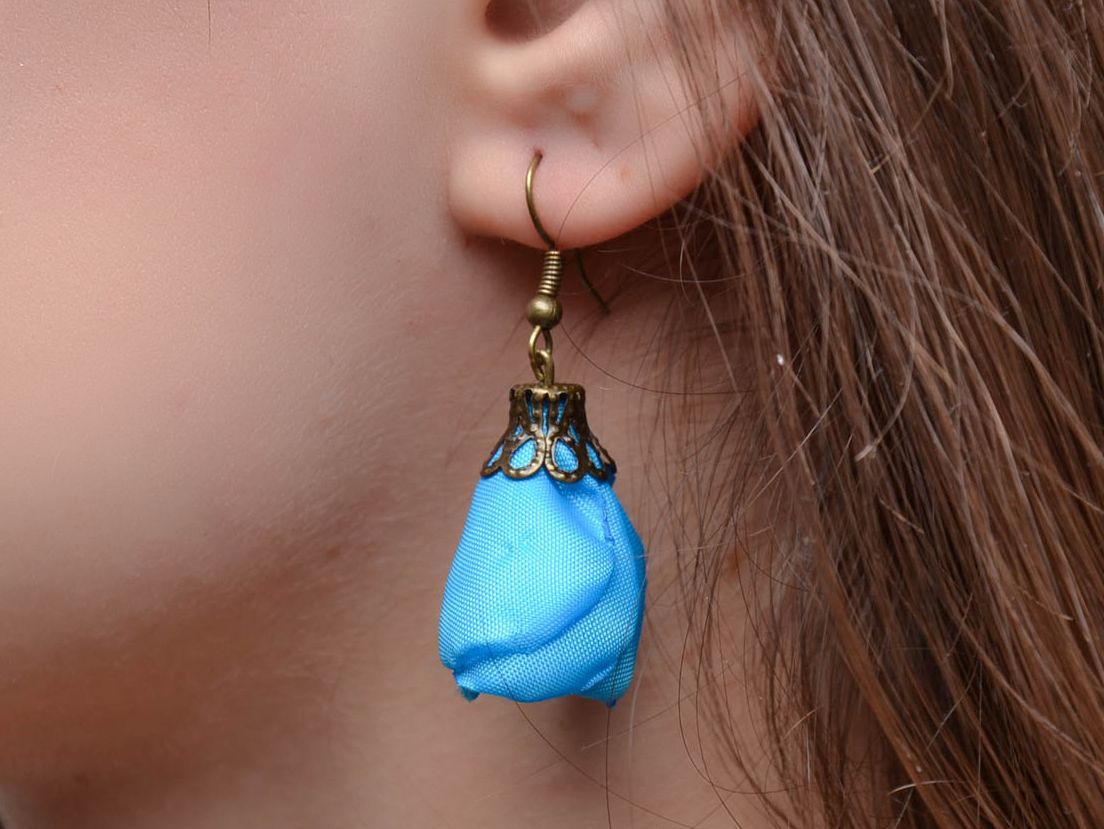 Unusual blue floral earrings photo 2