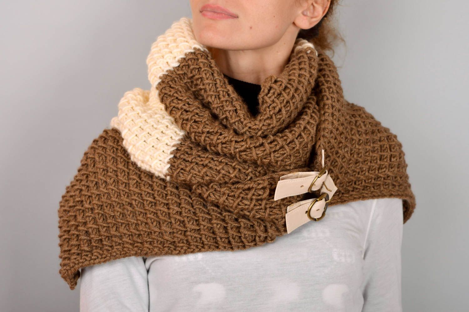 Шарф ручной работы вязаный шарф коричневый с бежевым женский шарф теплый фото 4