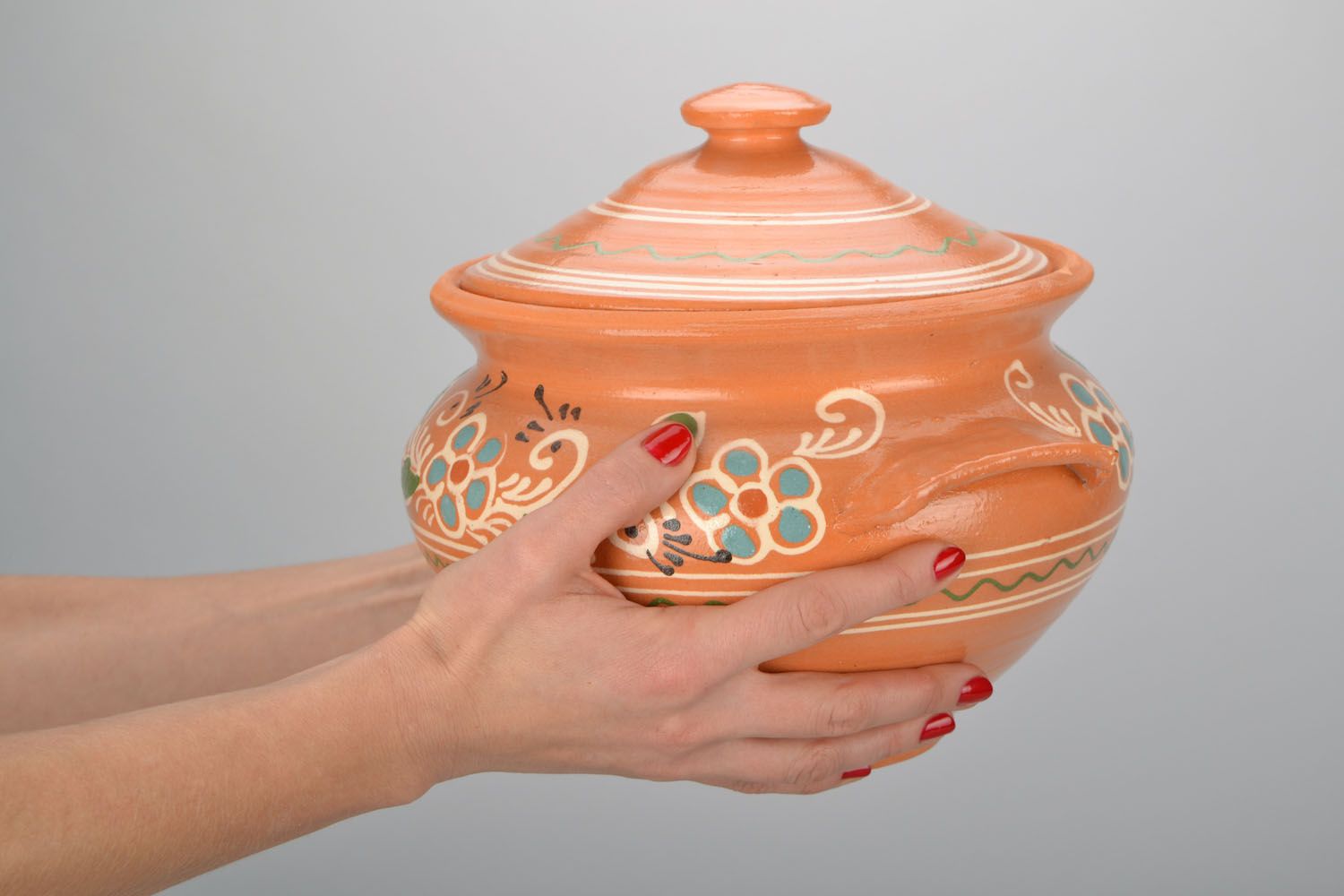 Ceramic soup pot with a lid photo 2