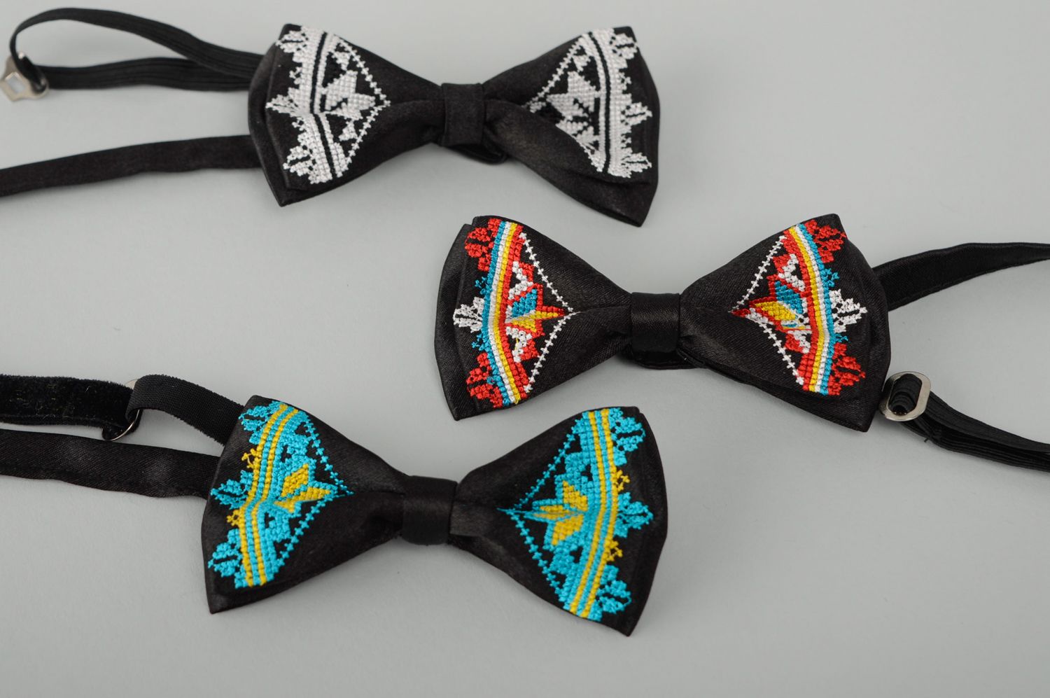 Bow tie with cross stitch embroidery in ethnic style photo 5