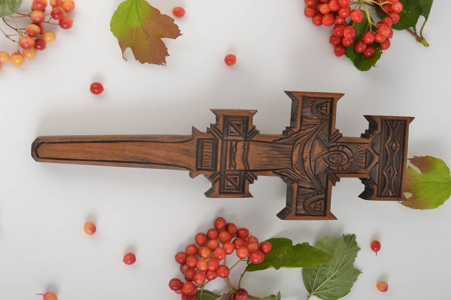 Крест ручной работы резной крест из дерева изделие из дерева украшение на стену фото 1