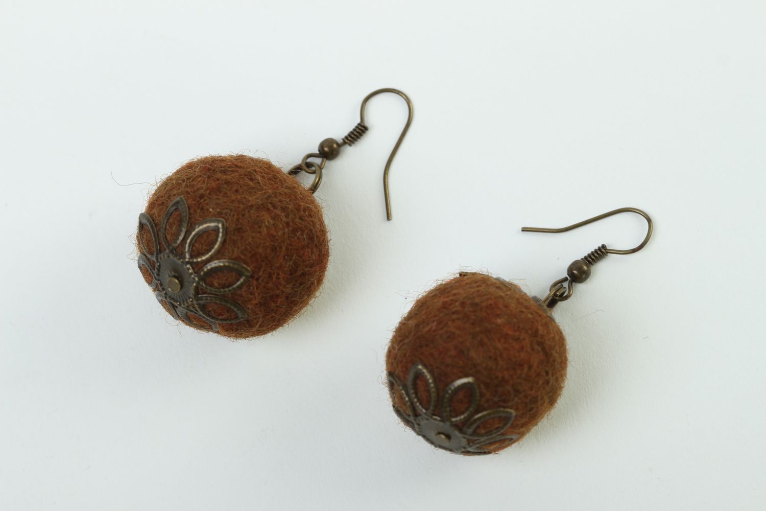 Unusual handmade woolen earrings ball earrings wool felting ideas small gifts photo 1