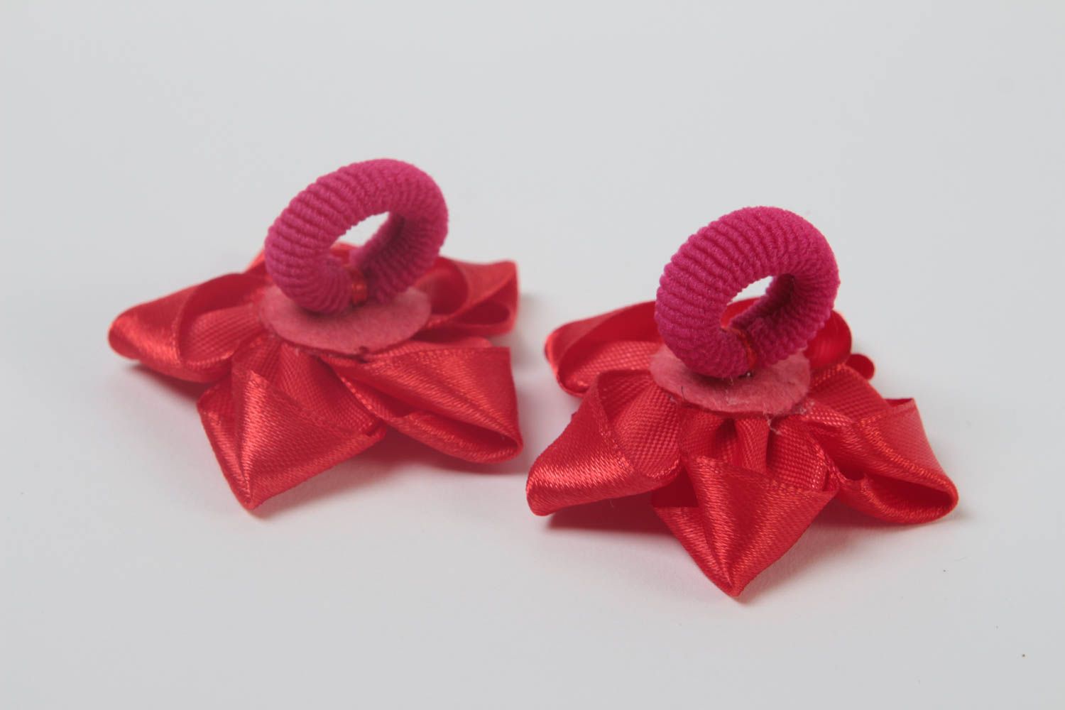 Красные детские резинки для волос с цветами ручной работы набор 2 штуки фото 4