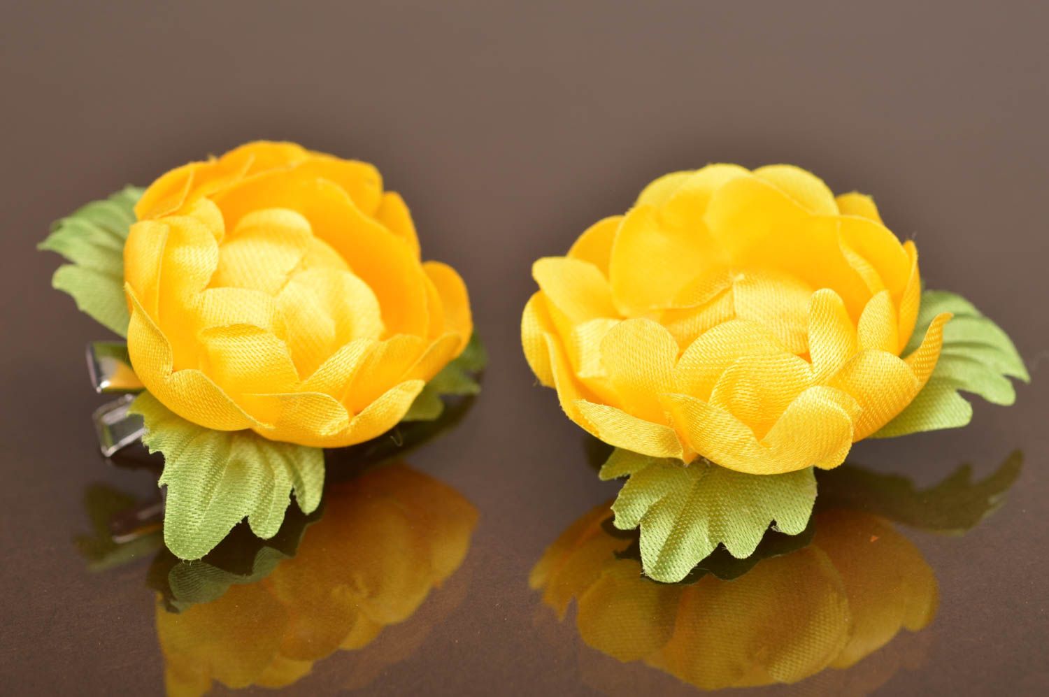 Handmade yellow hair clips made of artificial flowers set of 2 pieces for kids photo 2