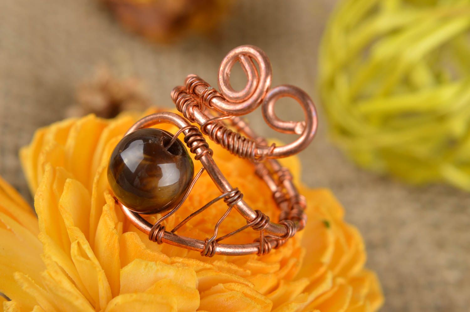Красивое кольцо ручной работы необычное кольцо женское кольцо с бусинкой фото 1