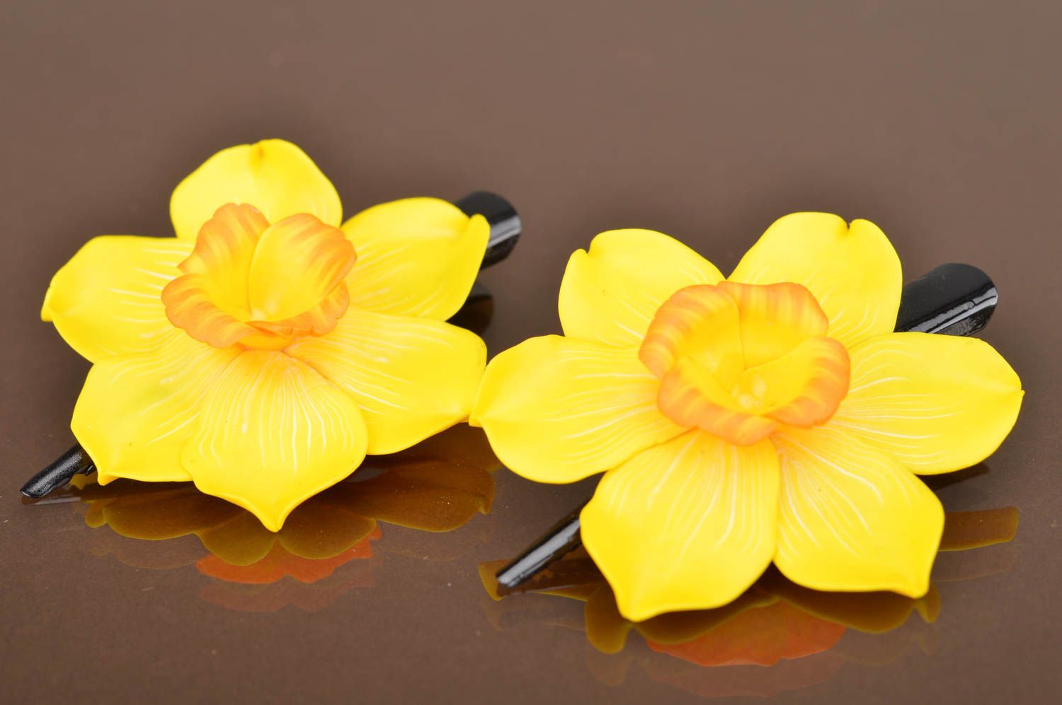 Set of 2 handmade designer metal hair clips with polymer clay narcissus flowers photo 2