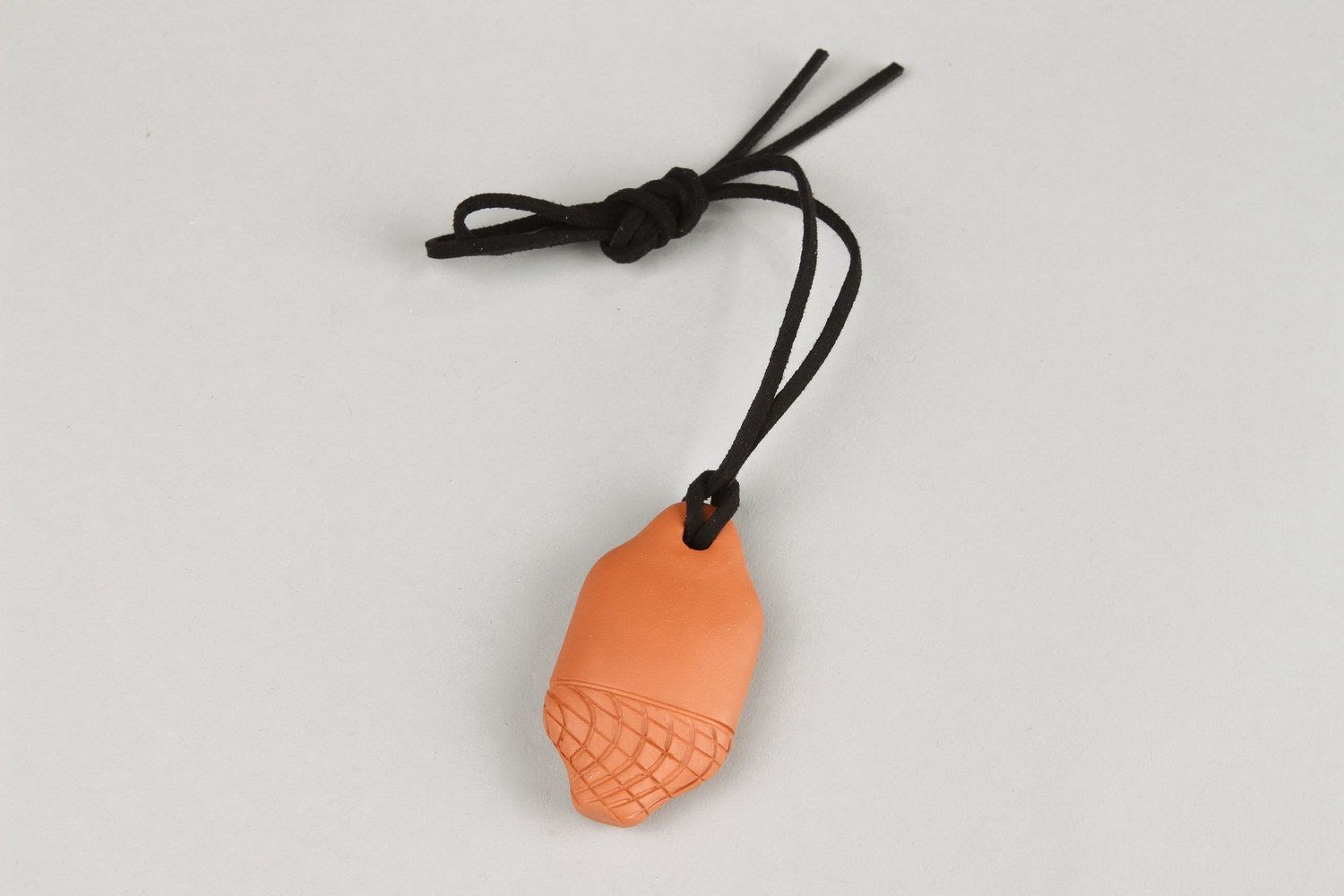 Ceramic tin whistle pendant, 3 sounds, spider line photo 4