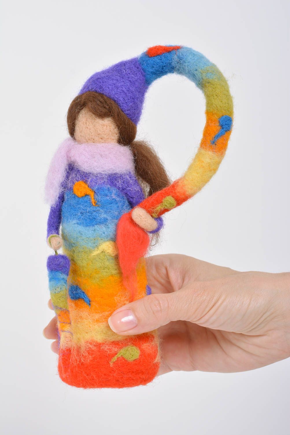 Яркая кукла в технике валяния игрушка для ребенка или статуэтка небольшая хенд мейд фото 3