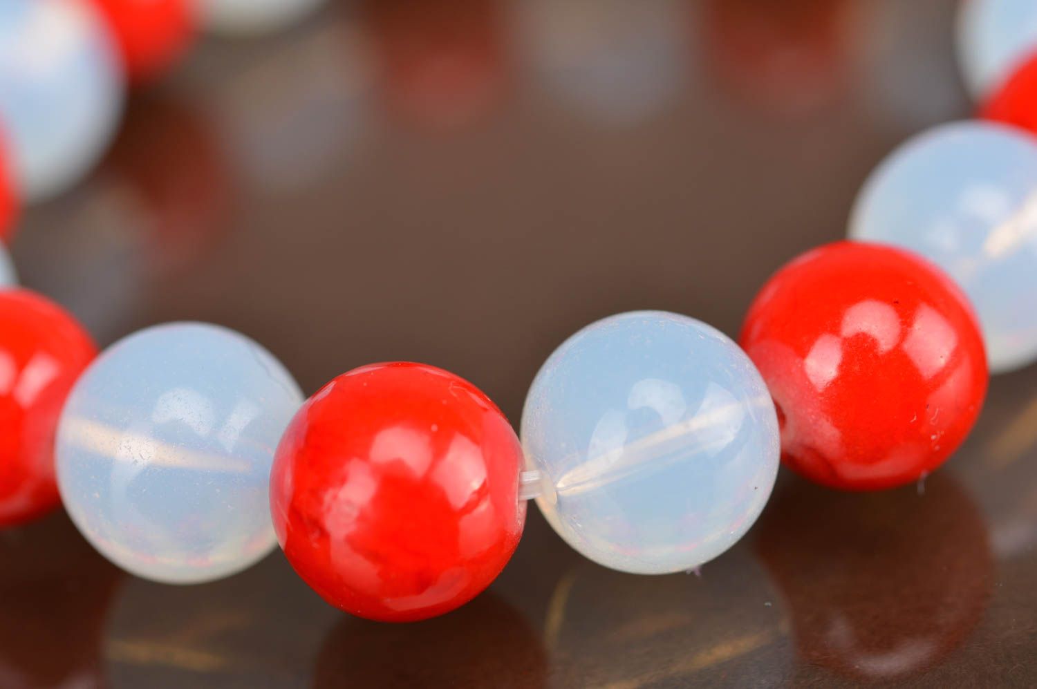 Bracelet en perles de fantaisie rouge et bleu fait main cadeau pour femme photo 3