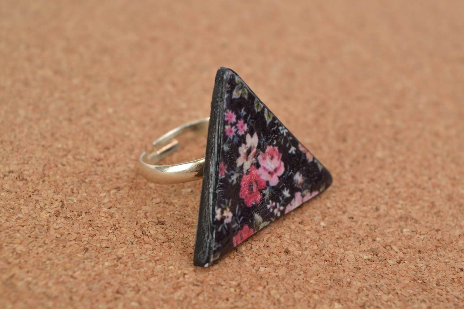 Кольцо из полимерной глины в технике декупаж треугольное ручной работы Цветы фото 1