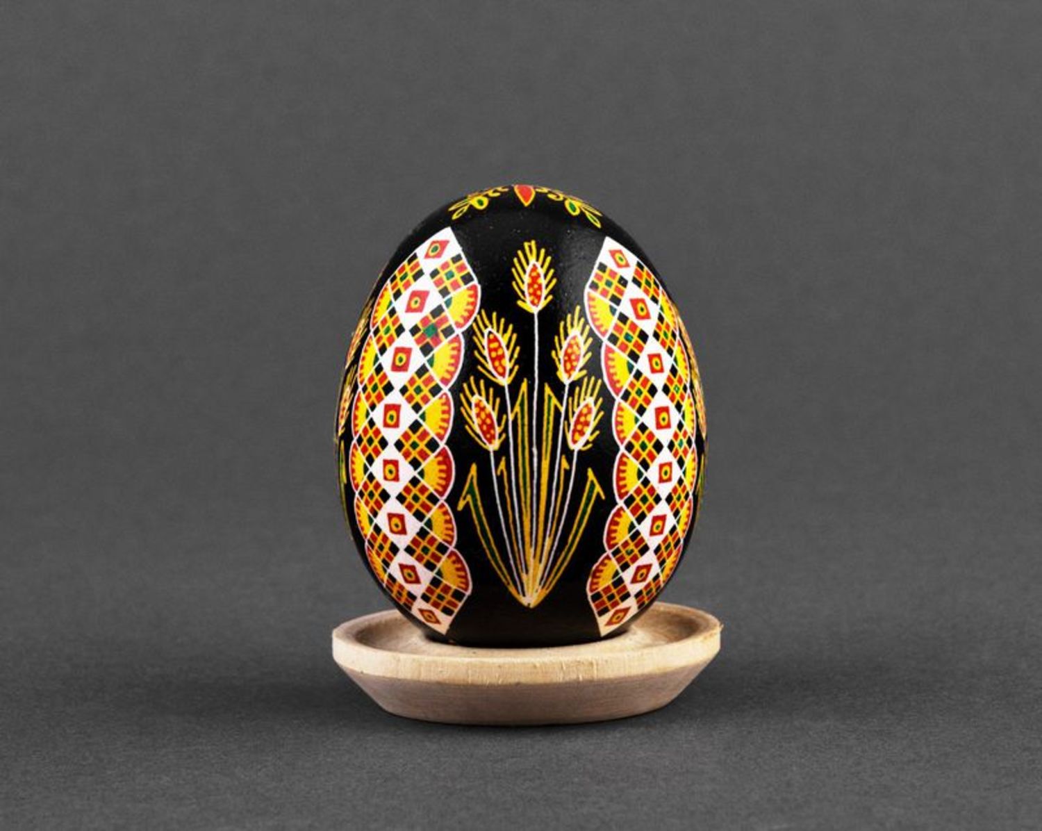L'uovo dipinto per Pasqua Uovo pasquale decorativo Uovo-simbolo di festa  foto 2