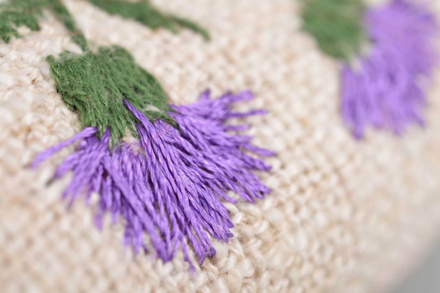 Petit coussin en tissu de lin naturel avec broderie fait main décoratif photo 3